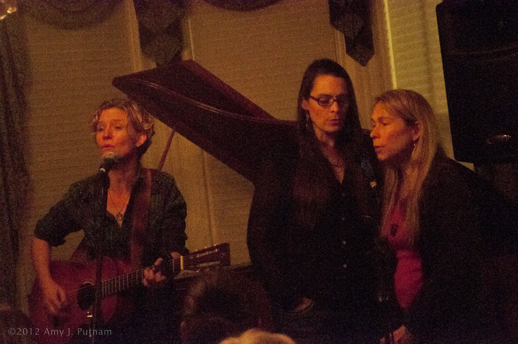 Catie Curtis and the Nields in a house concert as part of Voices United for the Separation of Church and State nationwide music weekend. West Newton, MA - 28 September 2012.