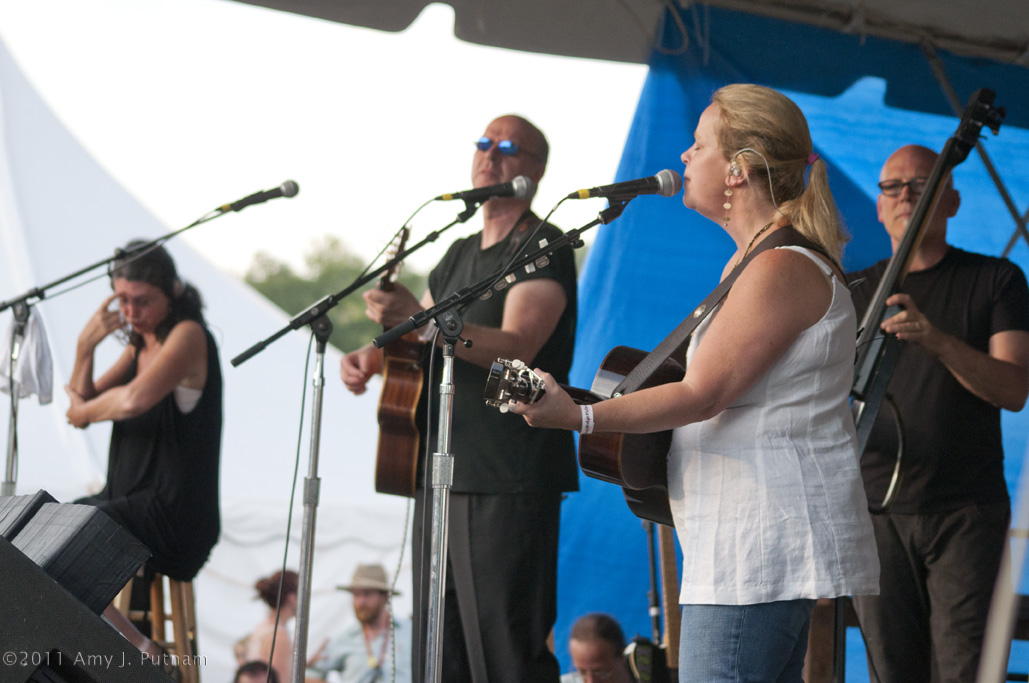 Mary Chapin Carpenter with John Jennings, Don Dixon. Jody Gill on hands. Falcon Ridge Folk Festival 2011