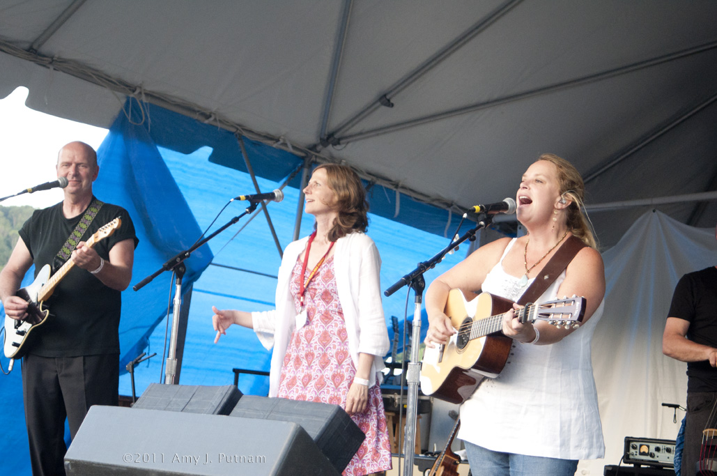 Mary Chapin Carpenter with John Jennings, Tracy Grammer. Falcon Ridge Folk Festival 2011